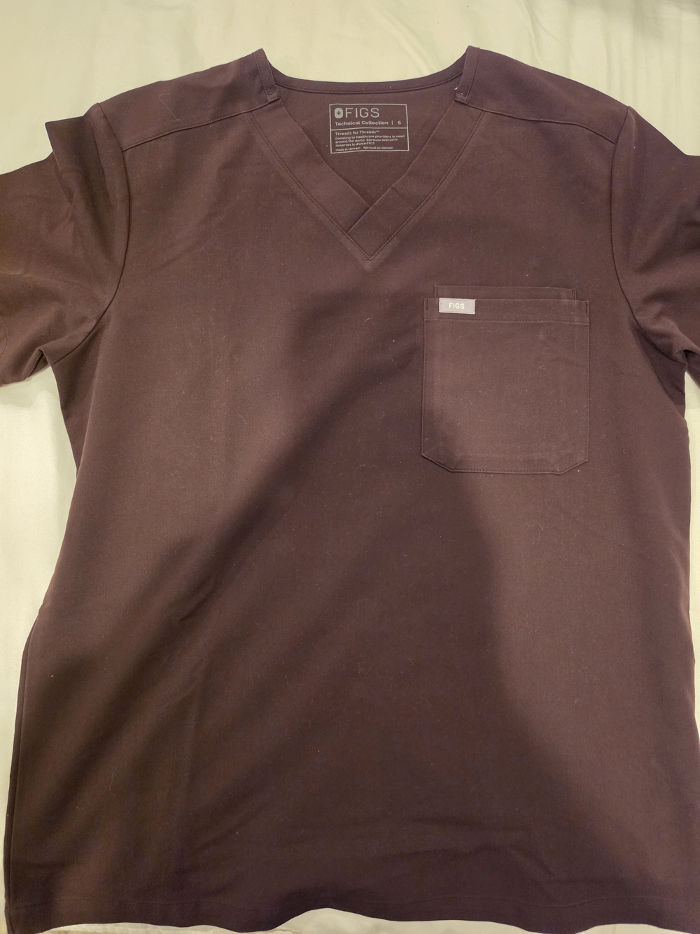 FIGS Men’s V-Neck Top And Jogger Pants